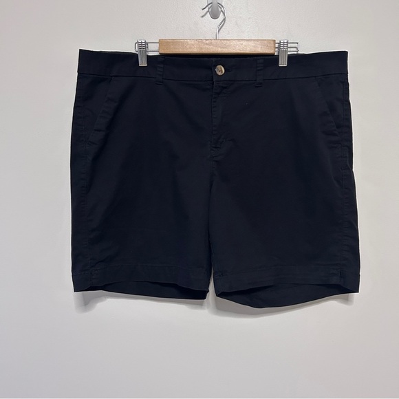 Old Navy Black Flat Front Shorts Women’s plus size 18 summer casual 11” rise - Picture 2 of 8